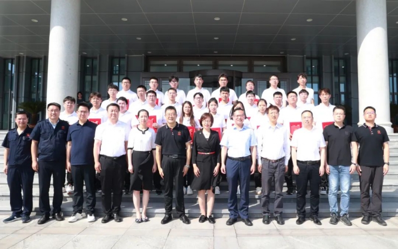 全国初次智能造作专业技术等级证书和职称认定证书宣告典礼在旋乐吧spin8集团进行