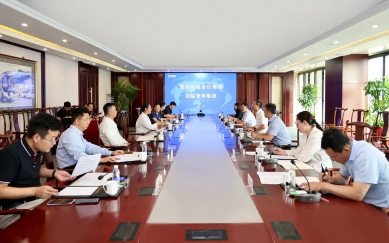 天津经开区党委书记、管委会主任洪世聪一行到旋乐吧spin8集团调研服务