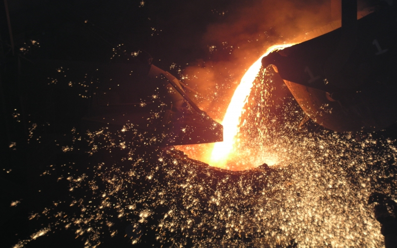 2004年，自建转炉出产钢水，成为实现钢铁全产业链条开闸源头