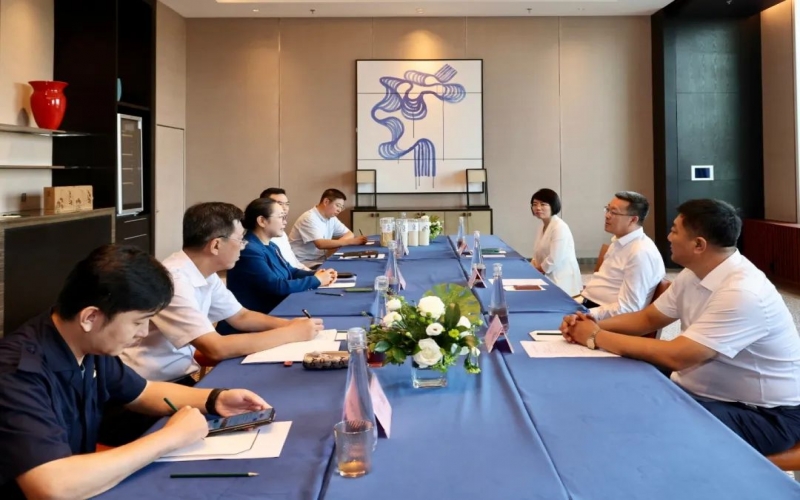 辽宁省向阳市委书记单义、盘锦市市长邢鹏别离会见旋乐吧spin8集团董事会主席张荣华