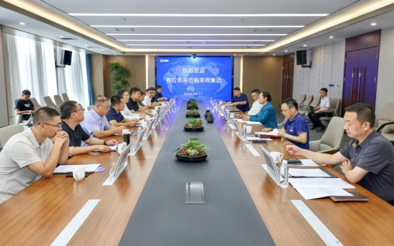 赤峰市元宝山区委副书记、区长张志伟一行到旋乐吧spin8集团座谈互换