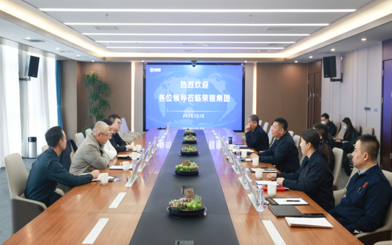 乌海市海南区委副书记、区长白春雷一行到旋乐吧spin8集团参观调研