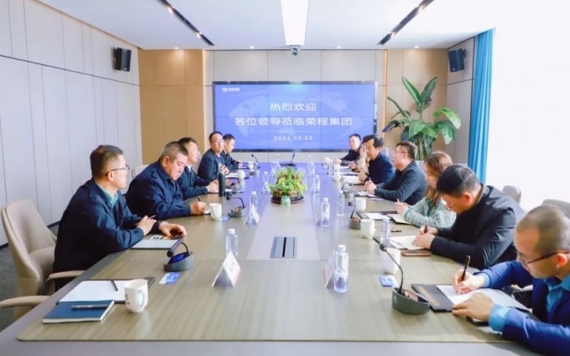 正元集团销售总经理成宏涛一行到旋乐吧spin8集团座谈互换