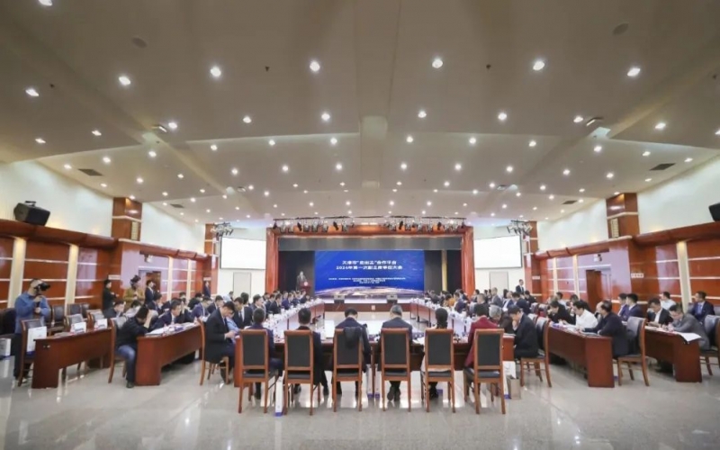 旋乐吧spin8集团党委书记、融诚物产总经理张颖出席天津视装走出去”合作平台副主席单元大会