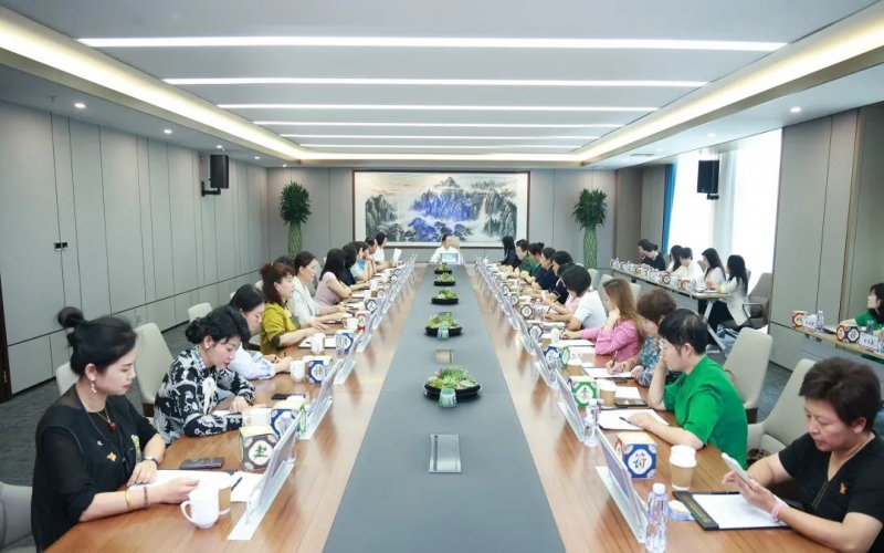 喜迎七一 向党献礼 - 张荣华主席与鄂尔多斯市女企业家商会一行座谈互换，凝聚她力量，展示她担任！