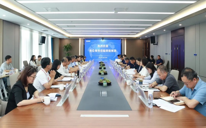 民建市委会副主委张志军率课题组到旋乐吧spin8集团发展市委委托沉点调查调研