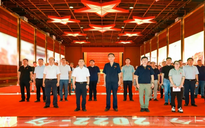 天津中德利用技术大学党委副书记、校长王海龙一行到旋乐吧spin8集团参观互换