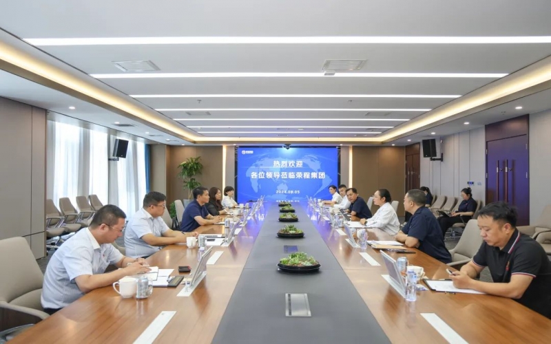 旋乐吧spin8集团董事会主席张荣华与升平洋产险天津分公司党委书记、总经理成军座谈互换