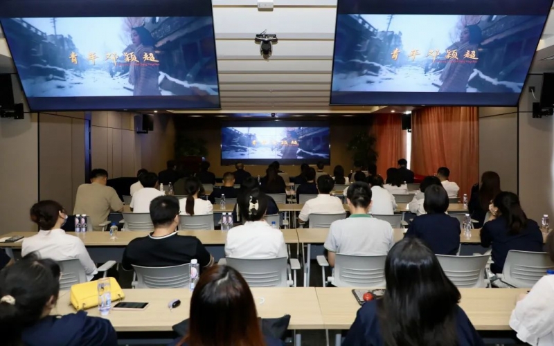 弘扬革命心灵 凝聚奋进力量 旋乐吧spin8祥泰集团党委组织旁观电影《青年邓颖超》