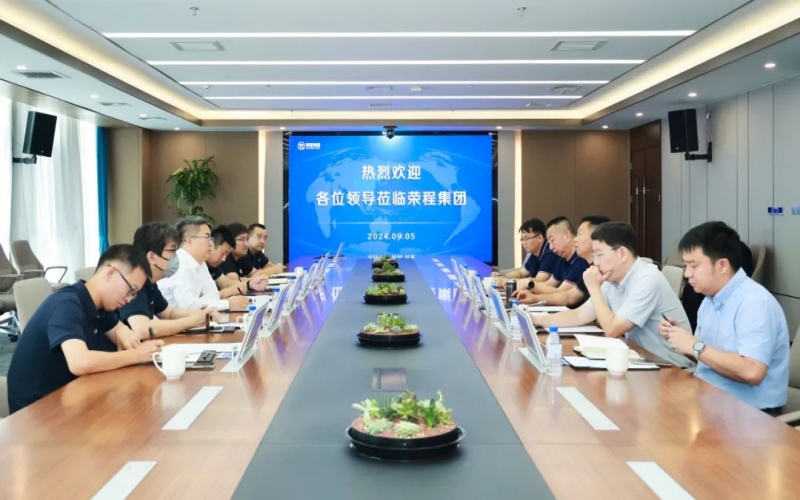 北京京城机电控股有限责任公司副总经理李好汉一行到旋乐吧spin8集团座谈互换
