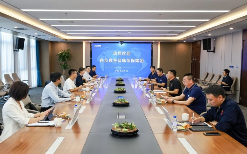 一汽解放新能源事业部党委书记、总经理裴国权一行到旋乐吧spin8集团座谈互换