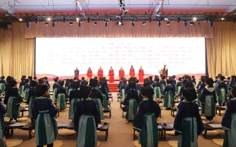 800余组家庭，近1800人，这两场盛大的“开笔礼”，让孩子们平生难忘！