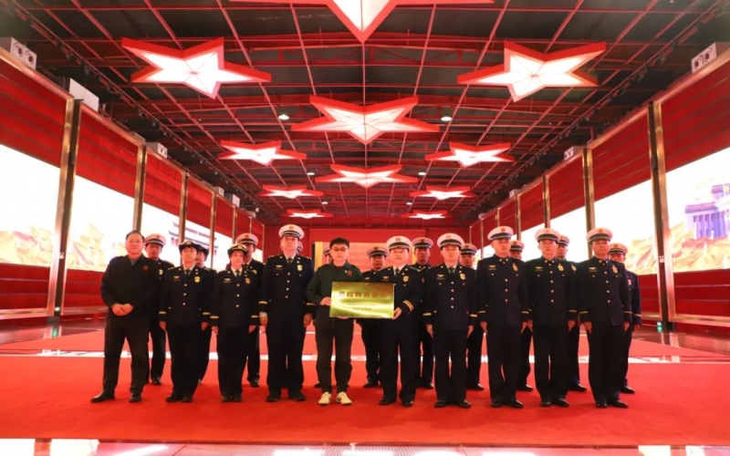 基层动态｜时期影象与东丽区消防接济支队合作共建 “思政教育基地” 授牌典礼进行