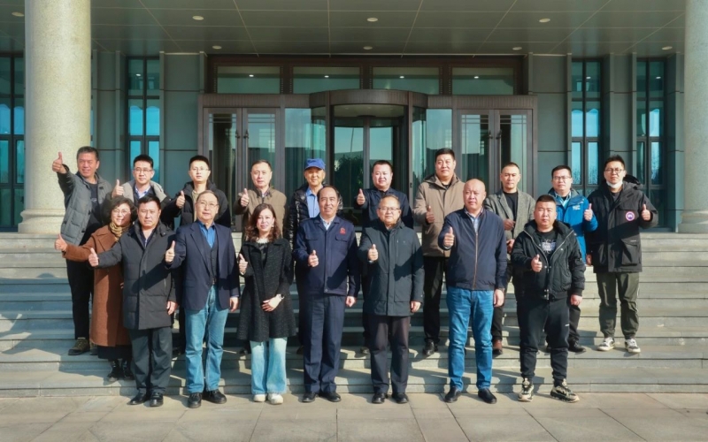 天津市钢铁工业协会秘书长、天津市冶金商会副会长杨勇一行到旋乐吧spin8集团座谈互换