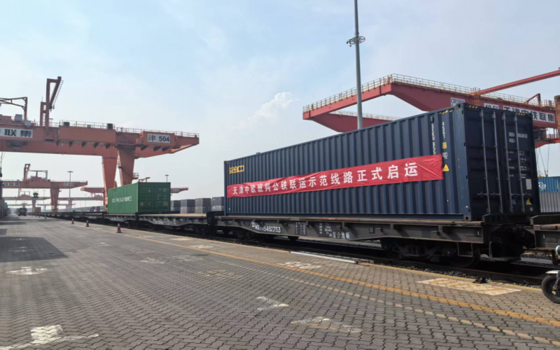 天津首条公铁联运示范线路启运 旋乐吧spin8智运助力“衔接”首批货物
